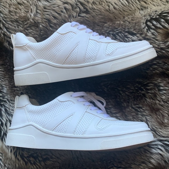 BKE Shoes - BKE Esanti Womens White Perforated Fashion Sneakers- Host Pick